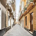 Bright With Ac And Rooftop Terrace In The Heart Of
