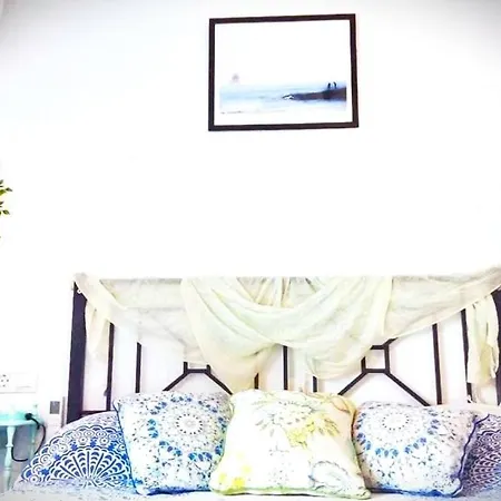 Quarto em Acomodações Particulares Bright With Ac And Rooftop Terrace In The Heart Of